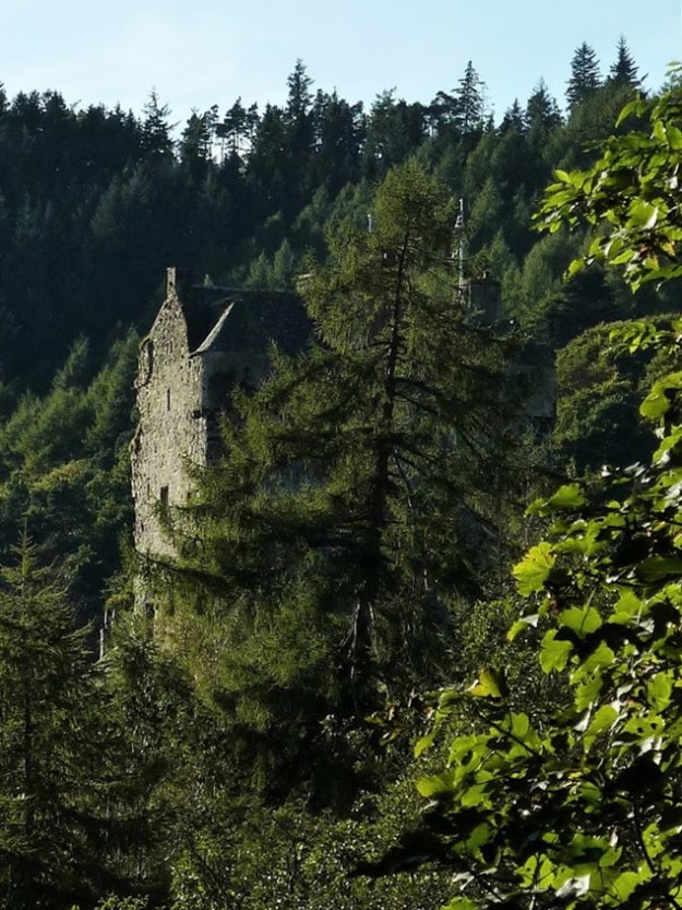 Neidpath Castle, Scotland. Photo Rose Strang